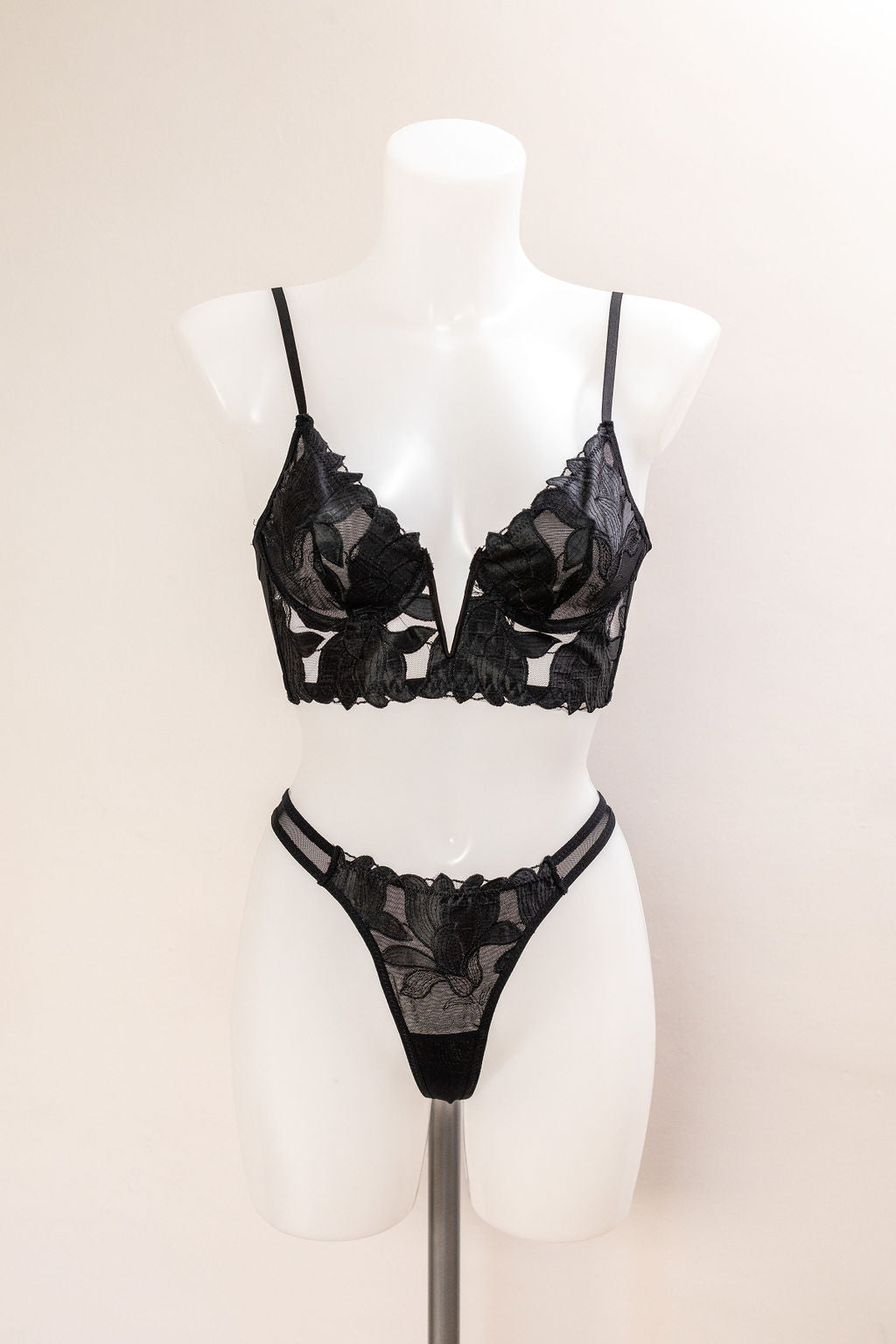 Cannes - Black Luxury Sexy Lingerie set The Garment London Cannes - Black Luxury Sexy Lingerie set The Garment London